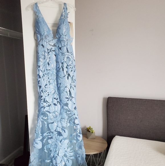 Gorgeous Prom Dress - Picture 2 of 4